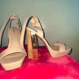Thick heel tan/ nude heels